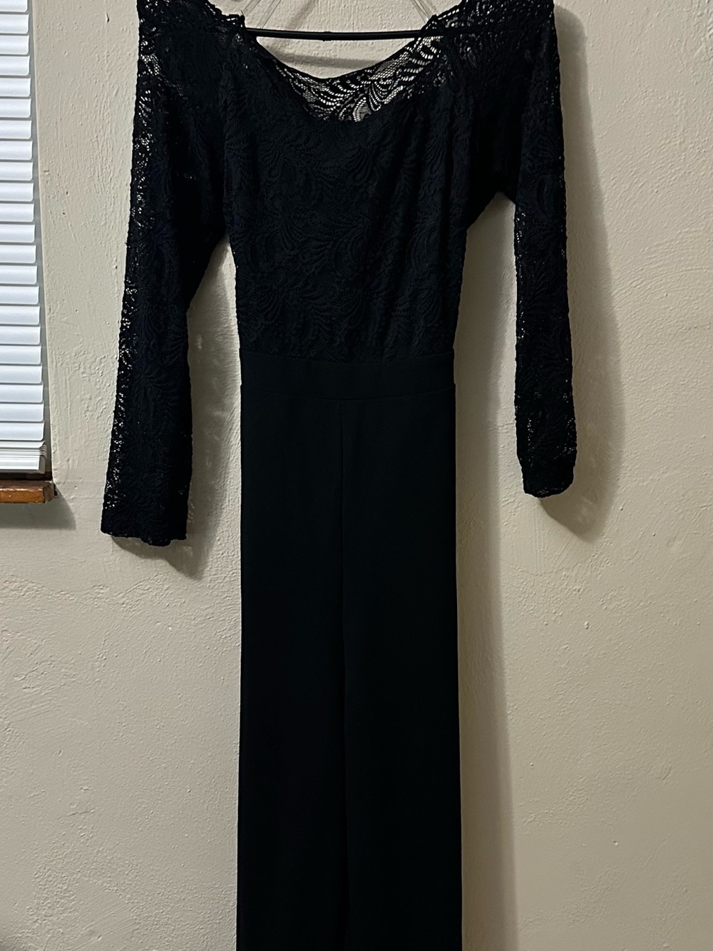 Black Lace Long-Sleeve Evening Dress